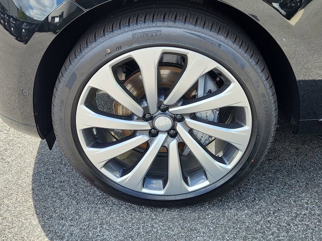 New 2025 Land Rover Range Rover SE image 9