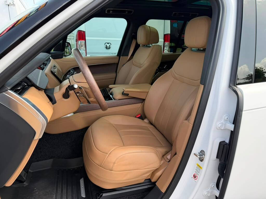 Used 2025 Land Rover Range Rover SE AWD/4WD image 9