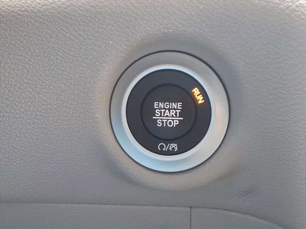 Used 2024 Chrysler Pacifica Touring-L image 23