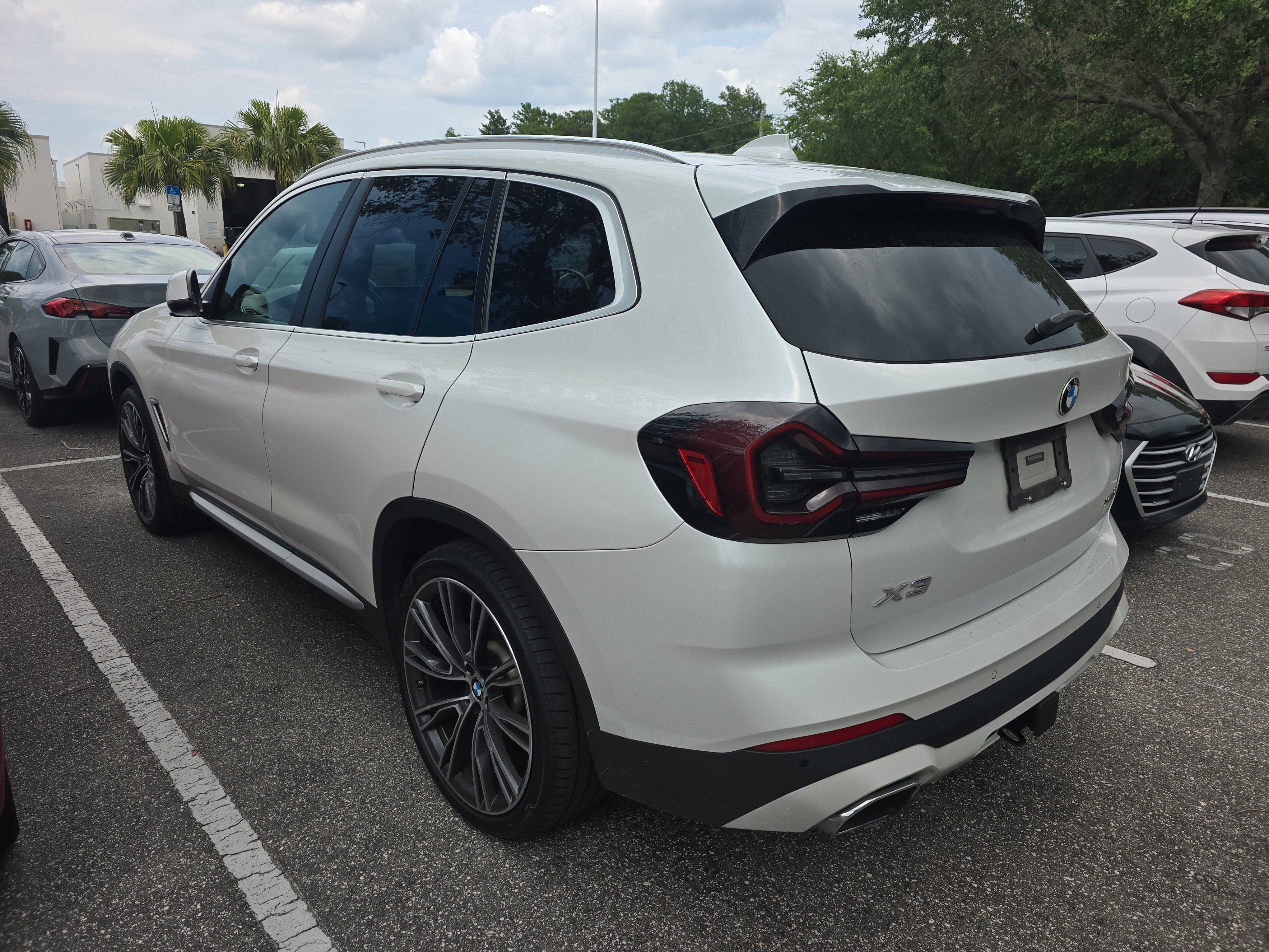 Used 2022 BMW X3 xDrive30i w/ Premium Package AWD/4WD image 4