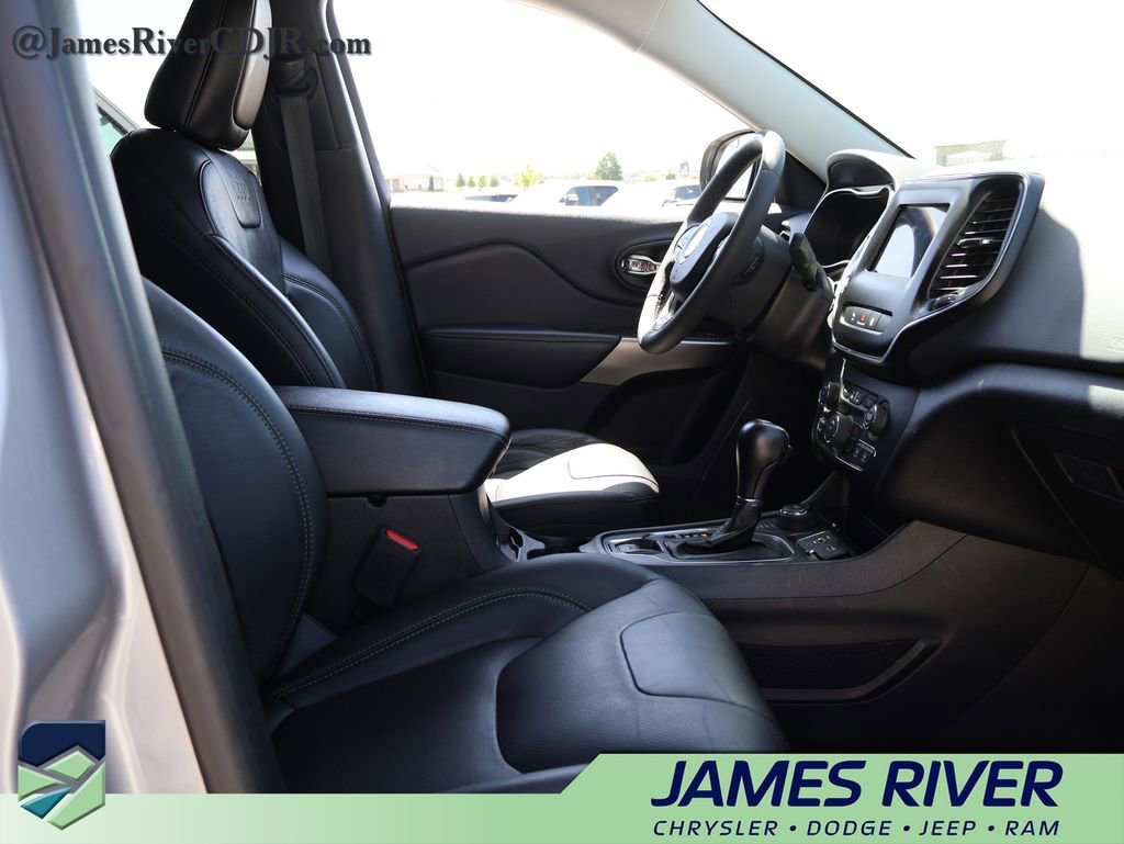 Used 2021 Jeep Cherokee Latitude Lux w/ Mopar Interior Package AWD/4WD image 9