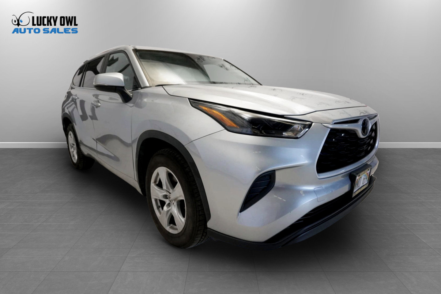 Used 2023 Toyota Highlander LE FWD image 24