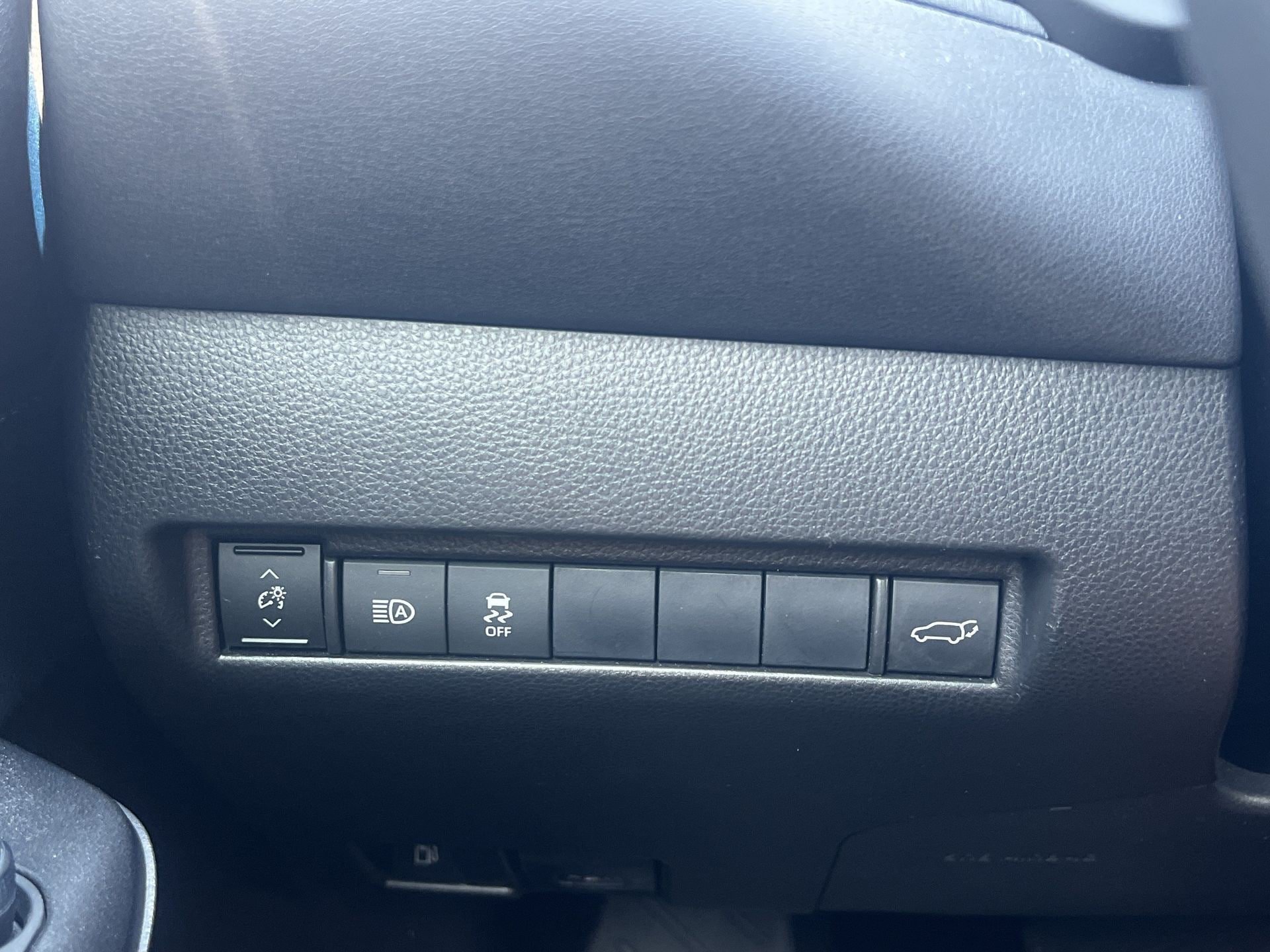 Used 2021 Toyota Venza LE w/ Carpet Mat Package (TMS) AWD/4WD image 10