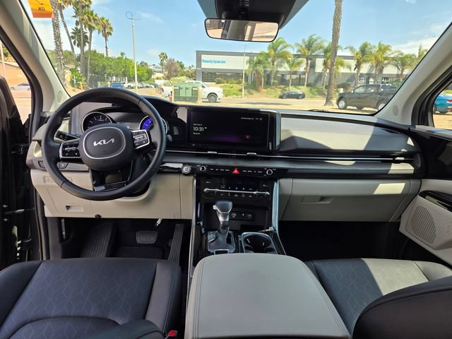 Used 2024 Kia Carnival EX FWD image 13