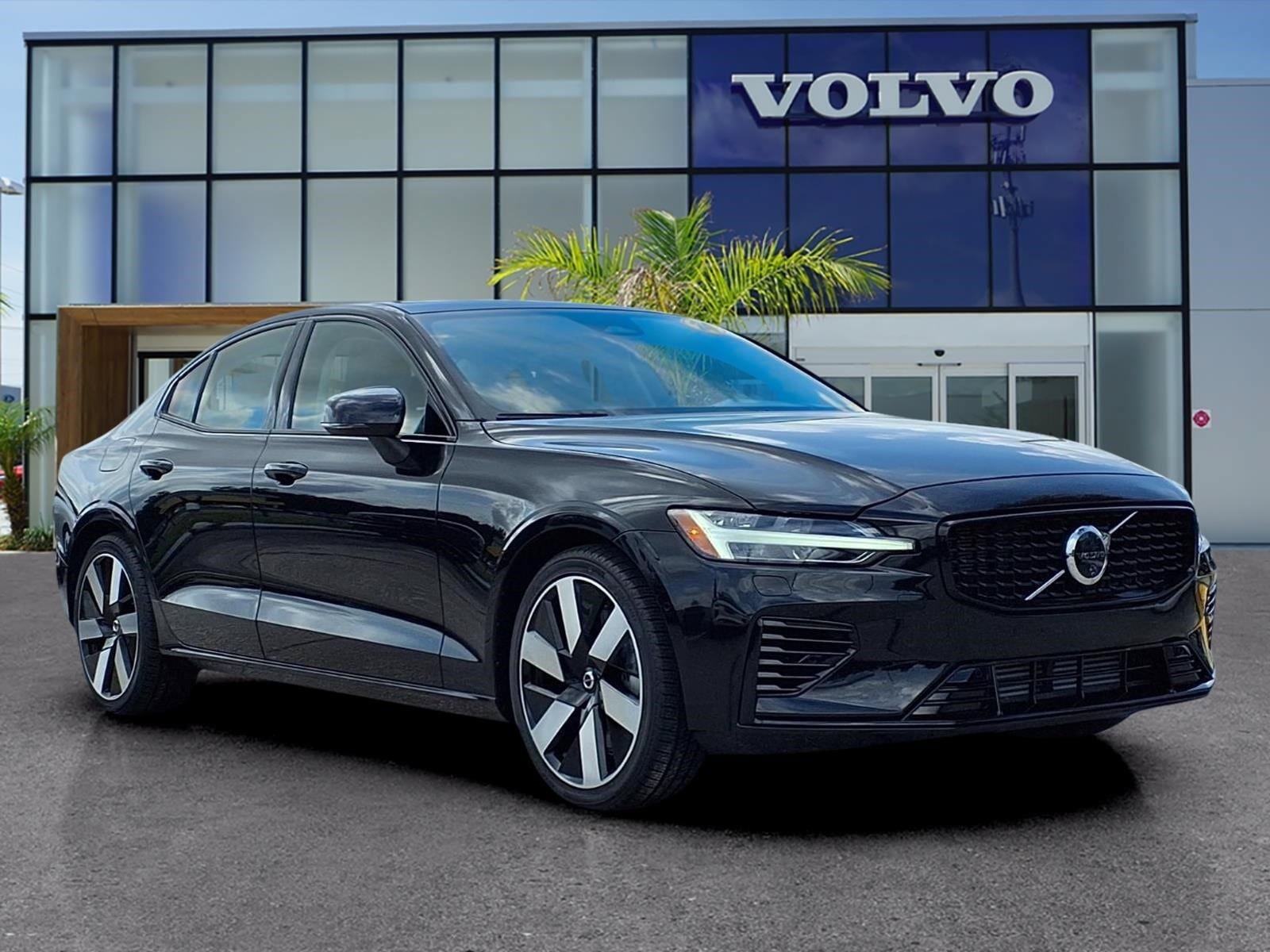 Certified 2024 Volvo S60 T8 Plus w/ Climate Package AWD/4WD video 1