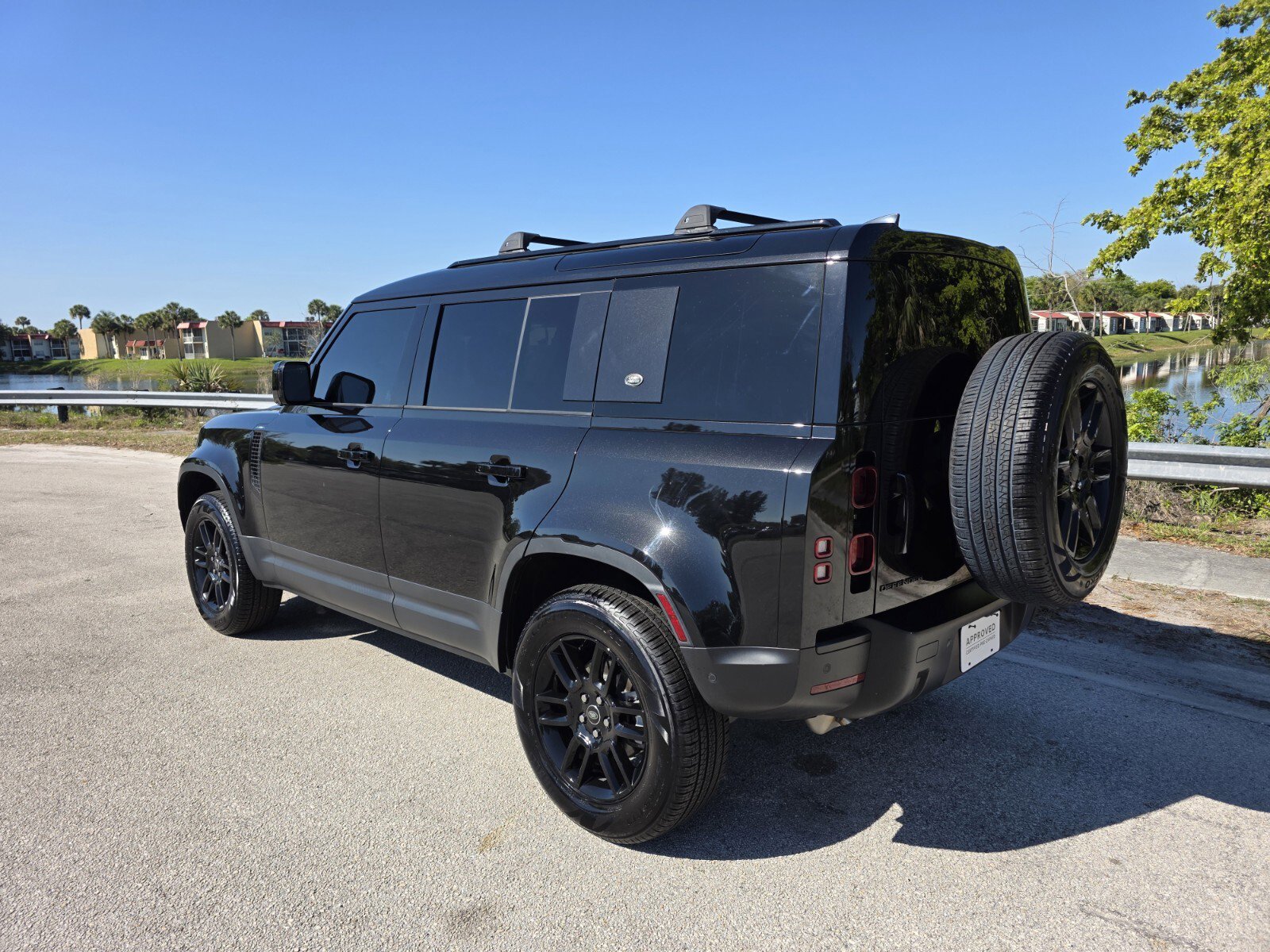 Used 2023 Land Rover Defender 110 image 2