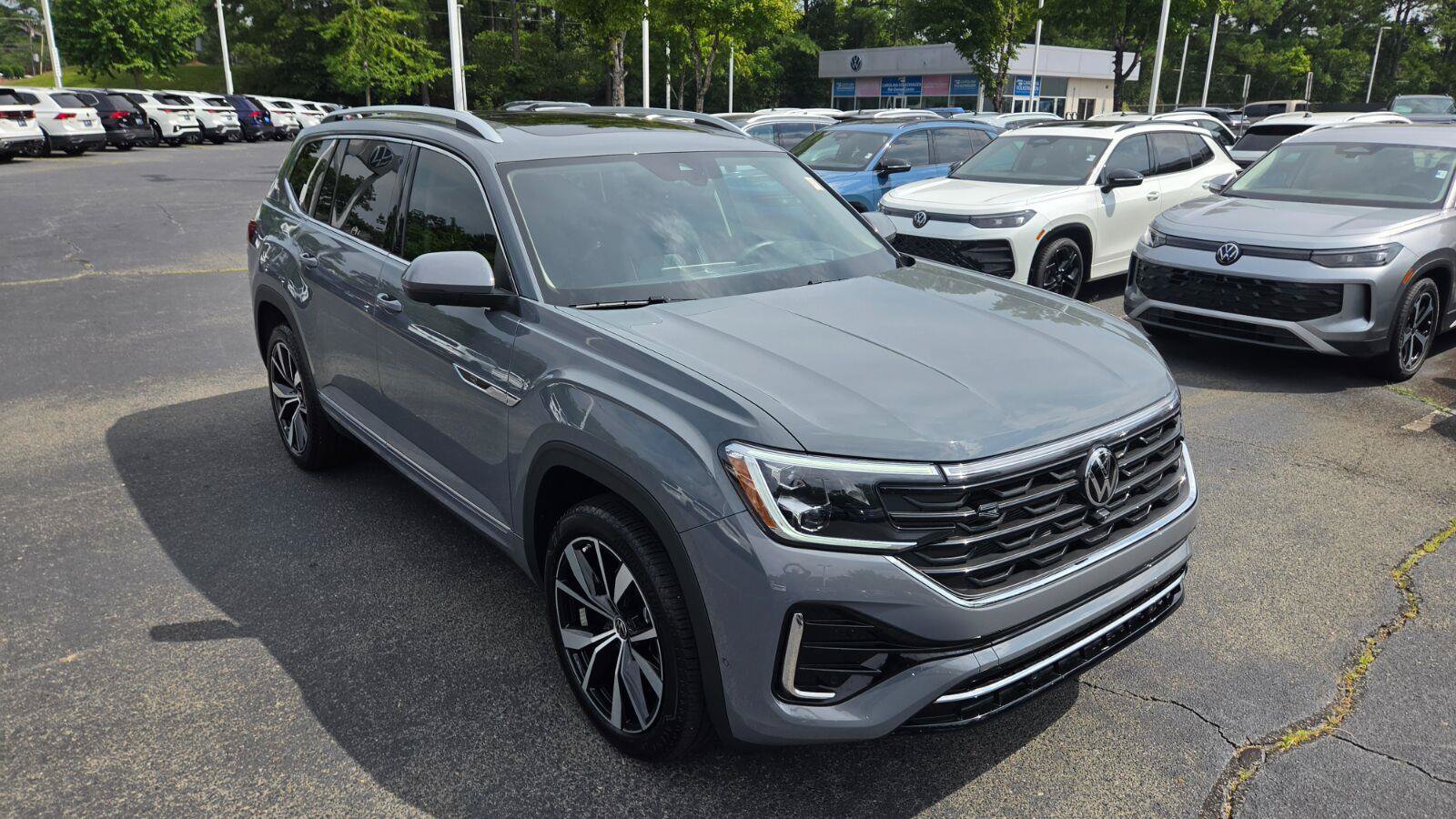 Certified 2025 Volkswagen Atlas SEL Premium R-Line AWD/4WD image 8