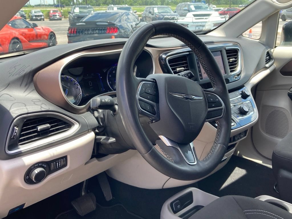 Used 2023 Chrysler Voyager LX FWD image 7