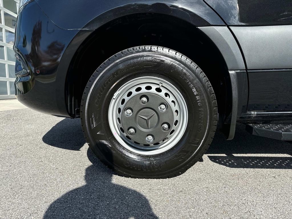 Used 2025 Mercedes-Benz Sprinter 3500 image 4