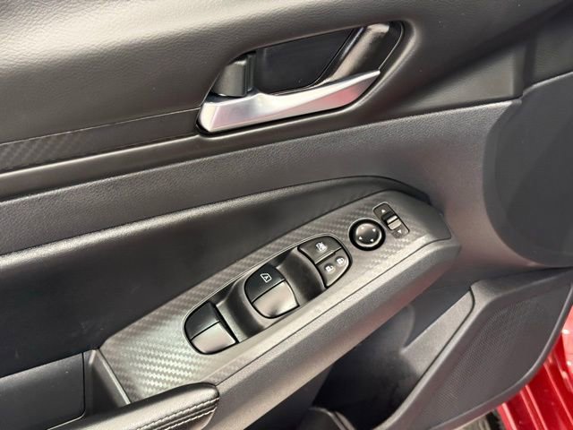 Used 2025 Nissan Altima 2.5 SV FWD image 14