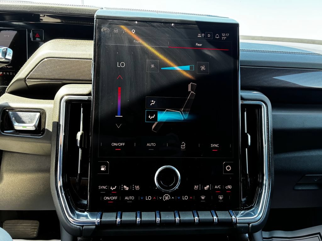 Used 2025 GMC Yukon Elevation w/ Elevation Premium Package AWD/4WD image 16