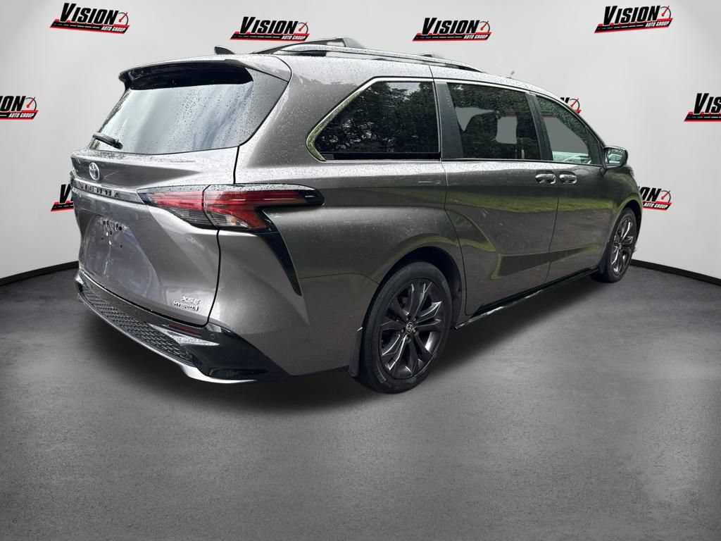 Used 2022 Toyota Sienna XSE w/ XSE Plus Package FWD image 5