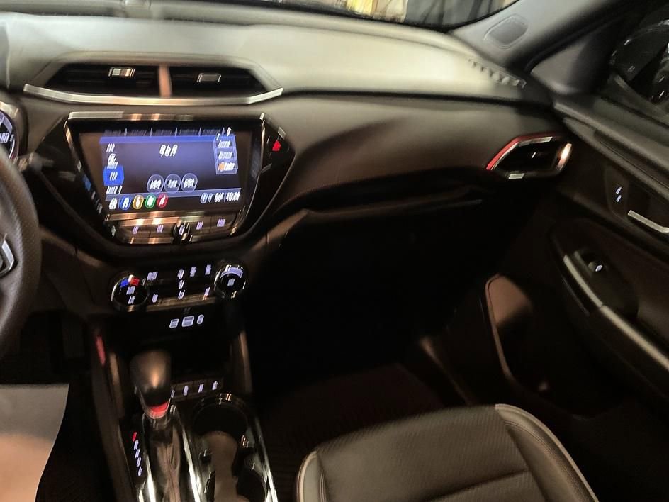 Used 2022 Chevrolet TrailBlazer RS w/ Sun and Liftgate Package image 3