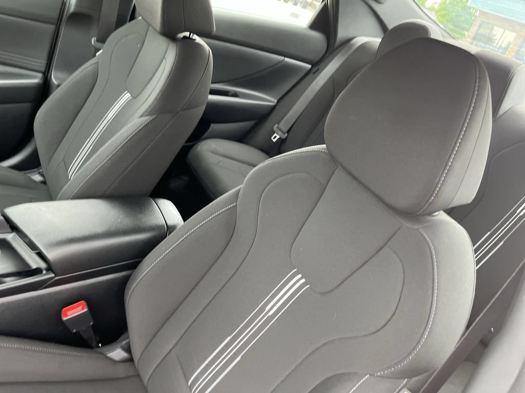 Used 2025 Hyundai Elantra Sport w/ Cargo Package FWD image 11