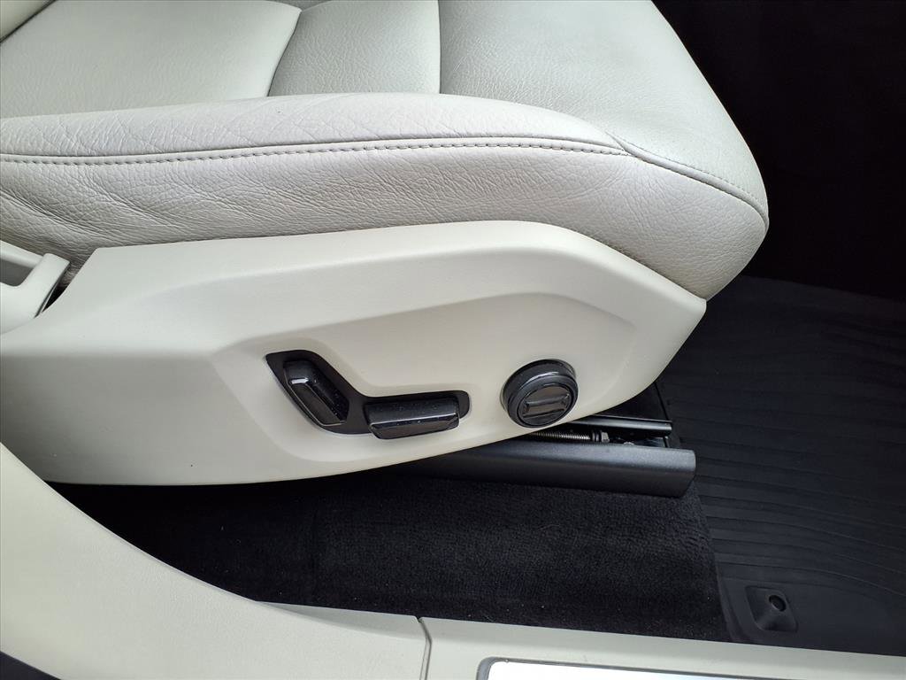 Used 2022 Volvo XC90 T6 Momentum w/ Advanced Package image 12