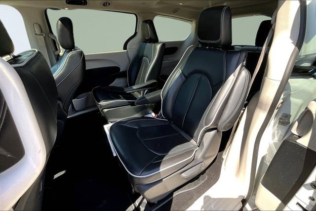 Used 2023 Chrysler Pacifica Limited image 23