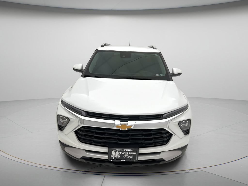 Used 2025 Chevrolet TrailBlazer LT w/ Driver Confidence Package AWD/4WD image 2
