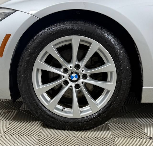 Used 2016 BMW 320i xDrive Sedan AWD/4WD image 9