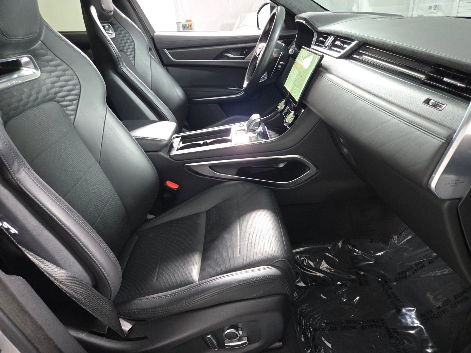 Used 2023 Jaguar F-PACE SVR image 3