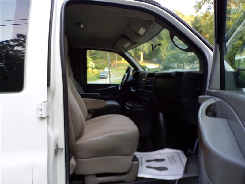 Used 2012 Chevrolet Express 2500 RWD image 17