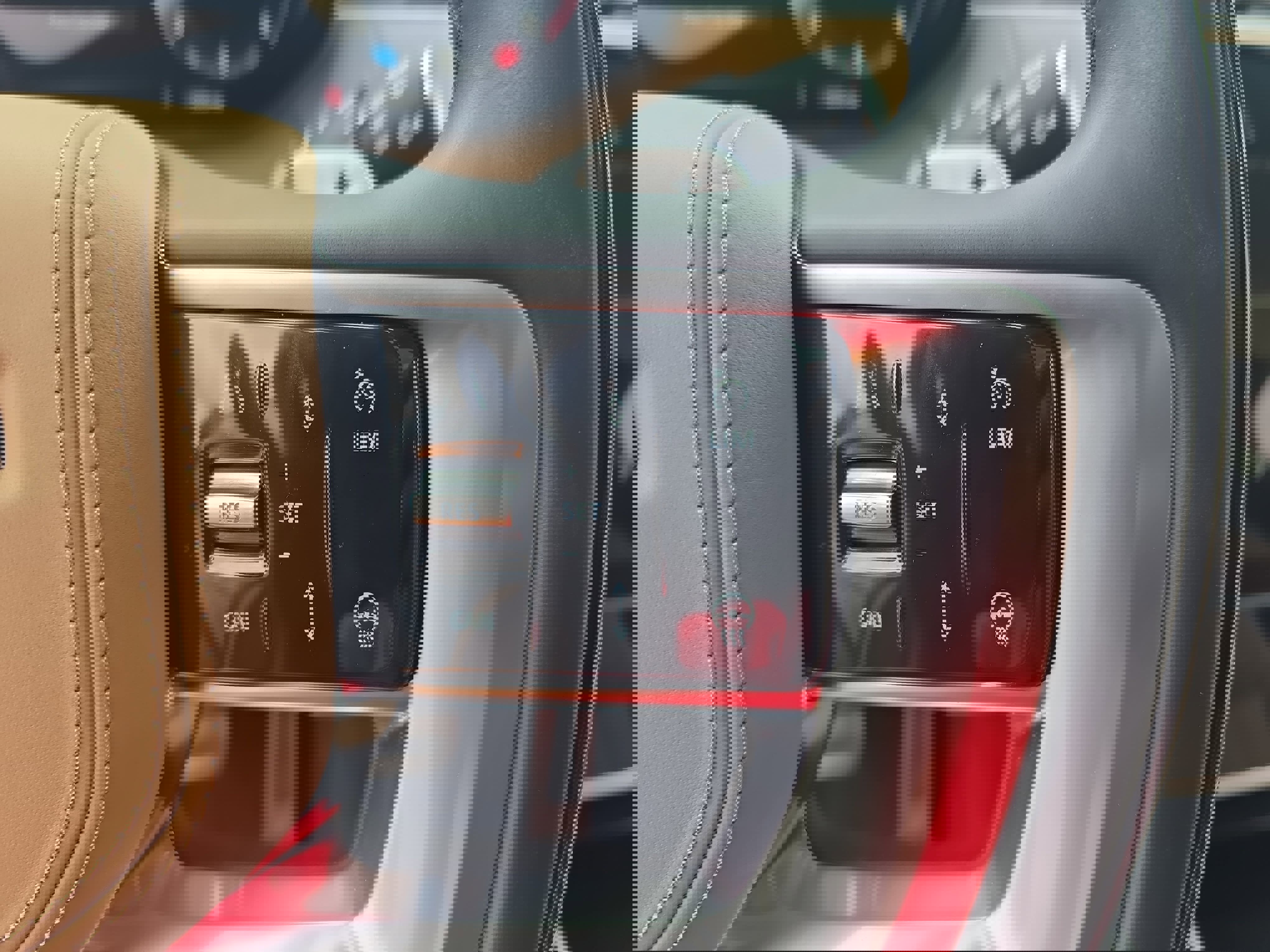 Certified 2025 Land Rover Range Rover SE image 18