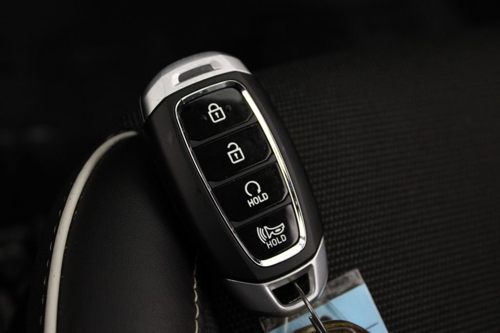 Certified 2023 Hyundai Venue Limited FWD image 31