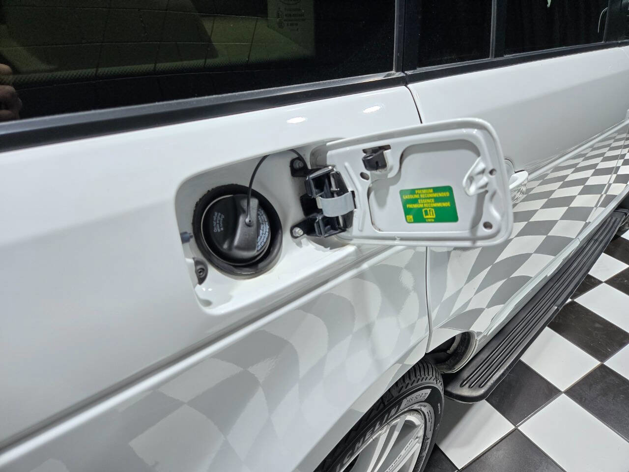 Used 2012 Land Rover Range Rover HSE LUX image 27