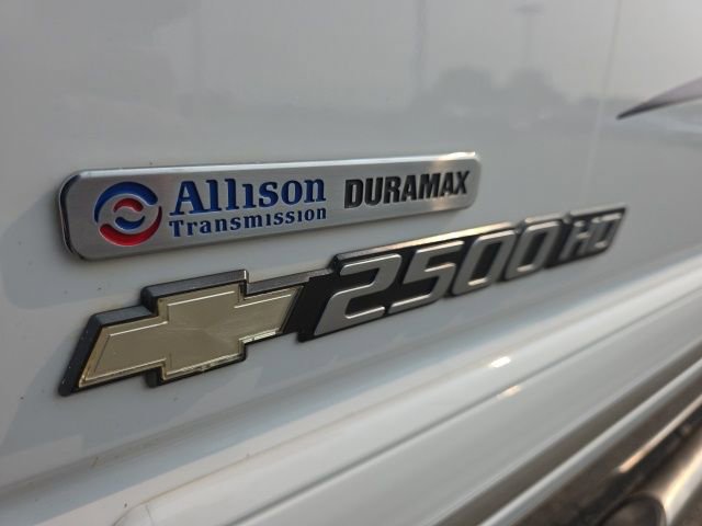 Used 2006 Chevrolet Silverado 2500 LT w/ Heavy-Duty Power Package image 6