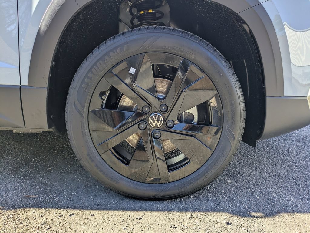 New 2026 Volkswagen Taos SE FWD image 11