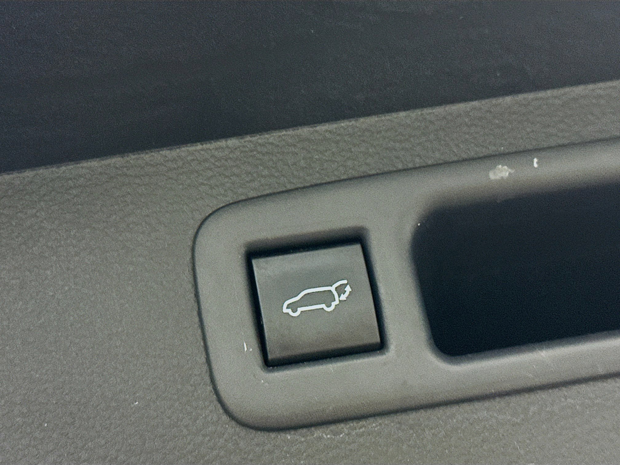 Used 2023 Toyota Highlander LE image 28