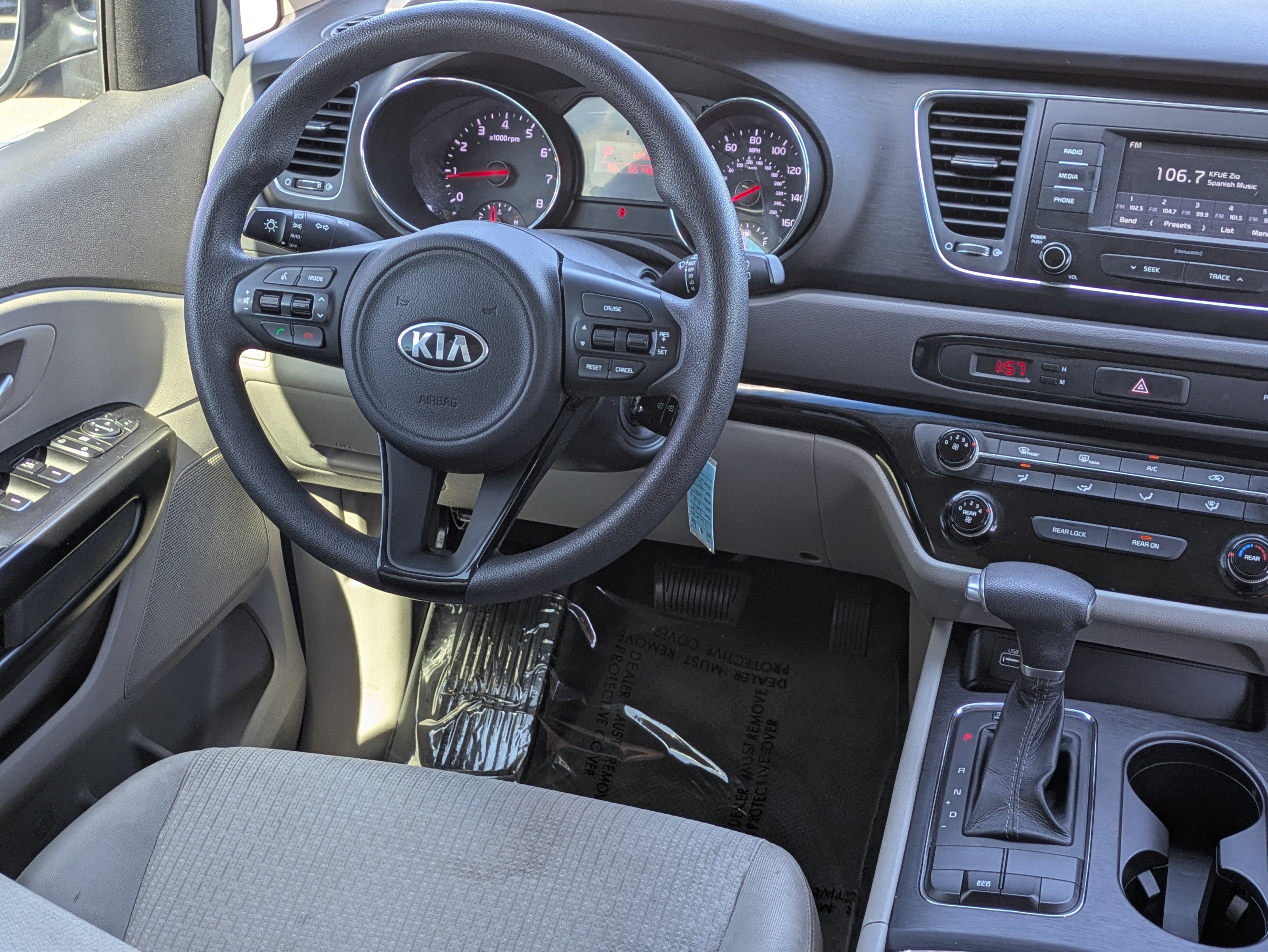 Used 2017 Kia Sedona L FWD image 17