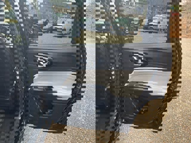 Used 2025 Jeep Compass Limited image 19