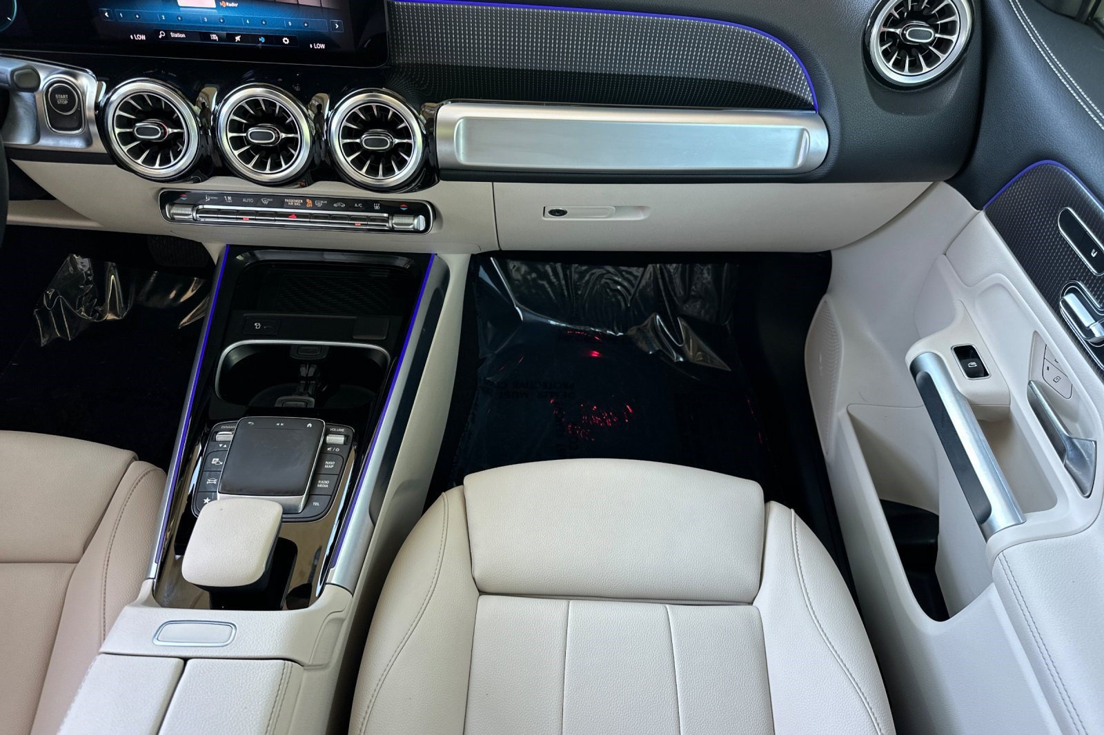 Used 2023 Mercedes-Benz EQB 300 4MATIC image 30