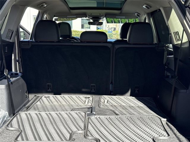 Used 2025 Volkswagen Atlas Peak Edition SE image 27