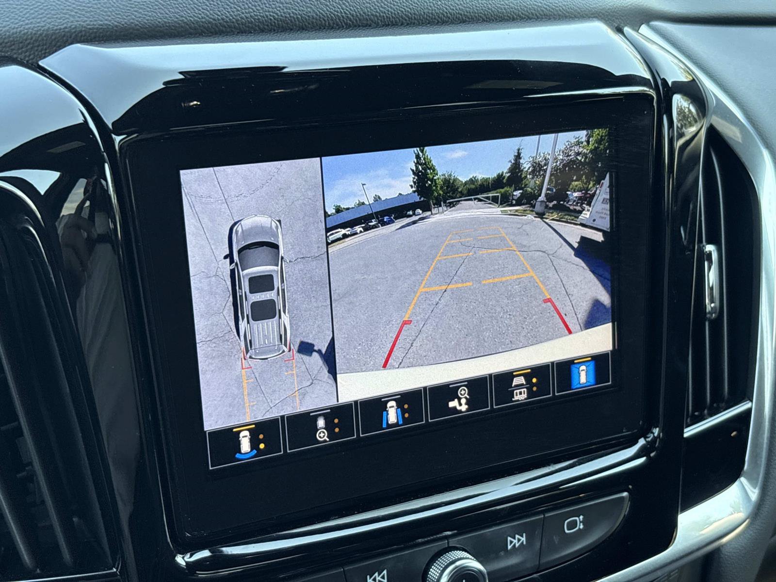 Used 2023 Chevrolet Traverse Premier w/ Redline Edition FWD image 24