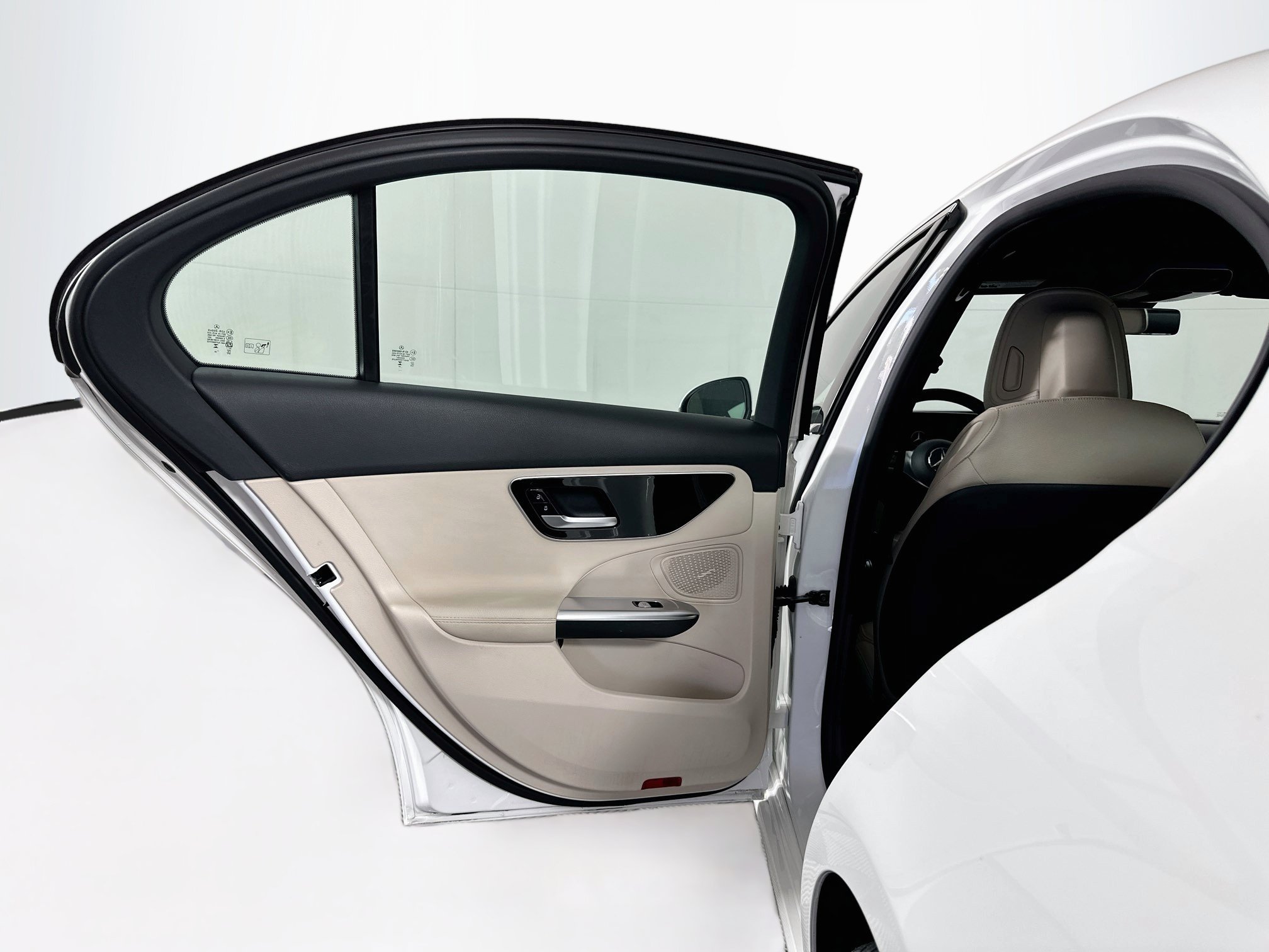 Used 2025 Mercedes-Benz C 300 Sedan image 26