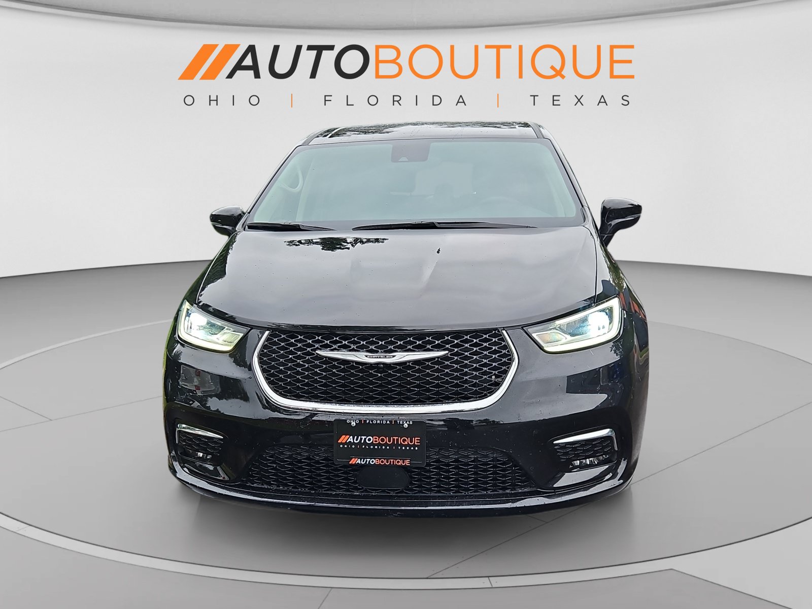 Used 2024 Chrysler Pacifica Touring-L FWD image 8