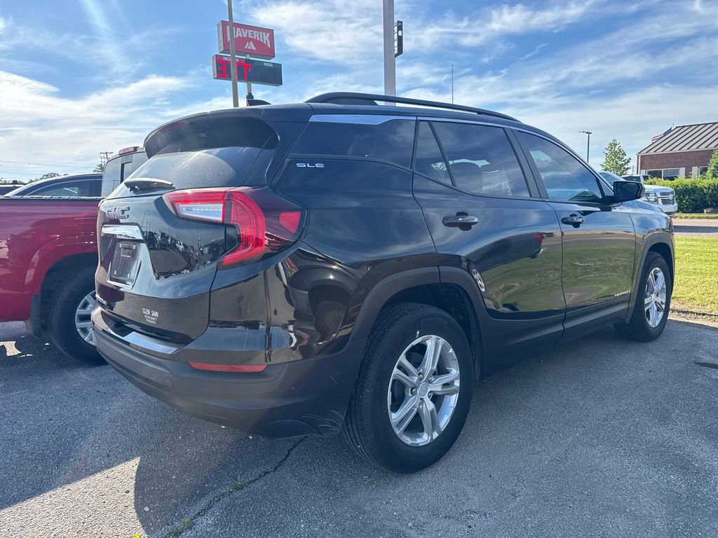 Used 2023 GMC Terrain SLE w/ Driver Convenience Package FWD image 4