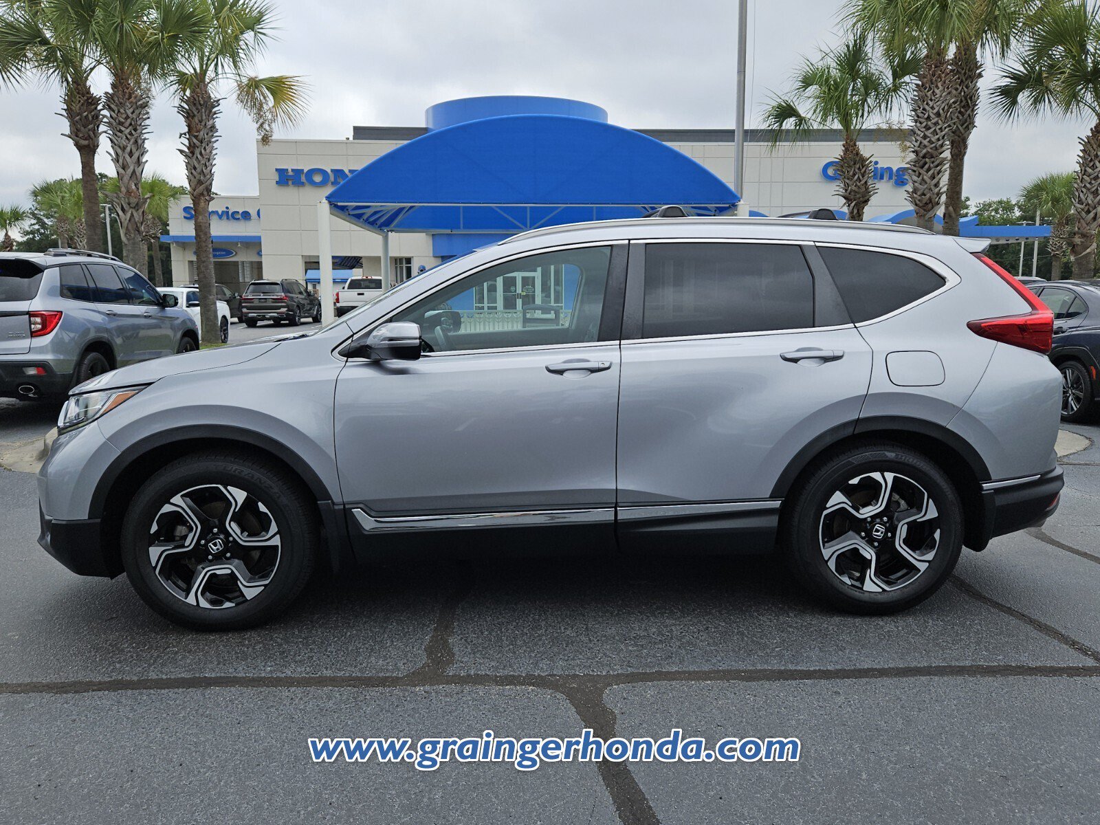 Used 2017 Honda CR-V Touring image 2