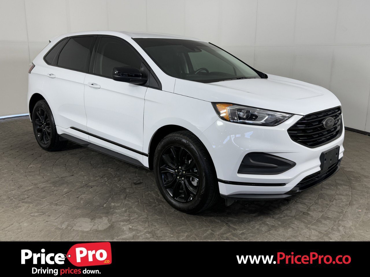 Used 2024 Ford Edge SE w/ Black Appearance Package