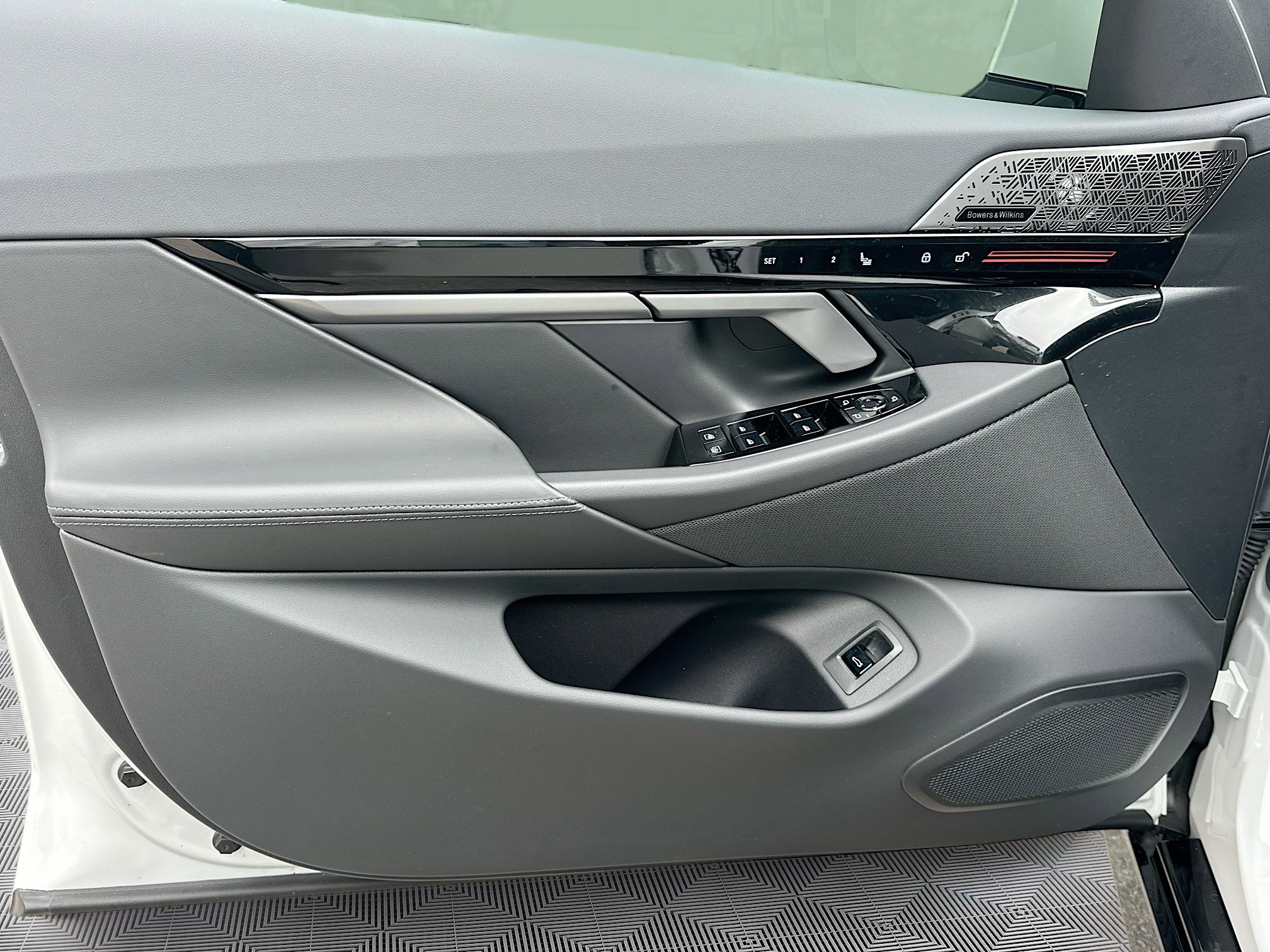 Used 2026 BMW 530i xDrive w/ Executive Package image 22