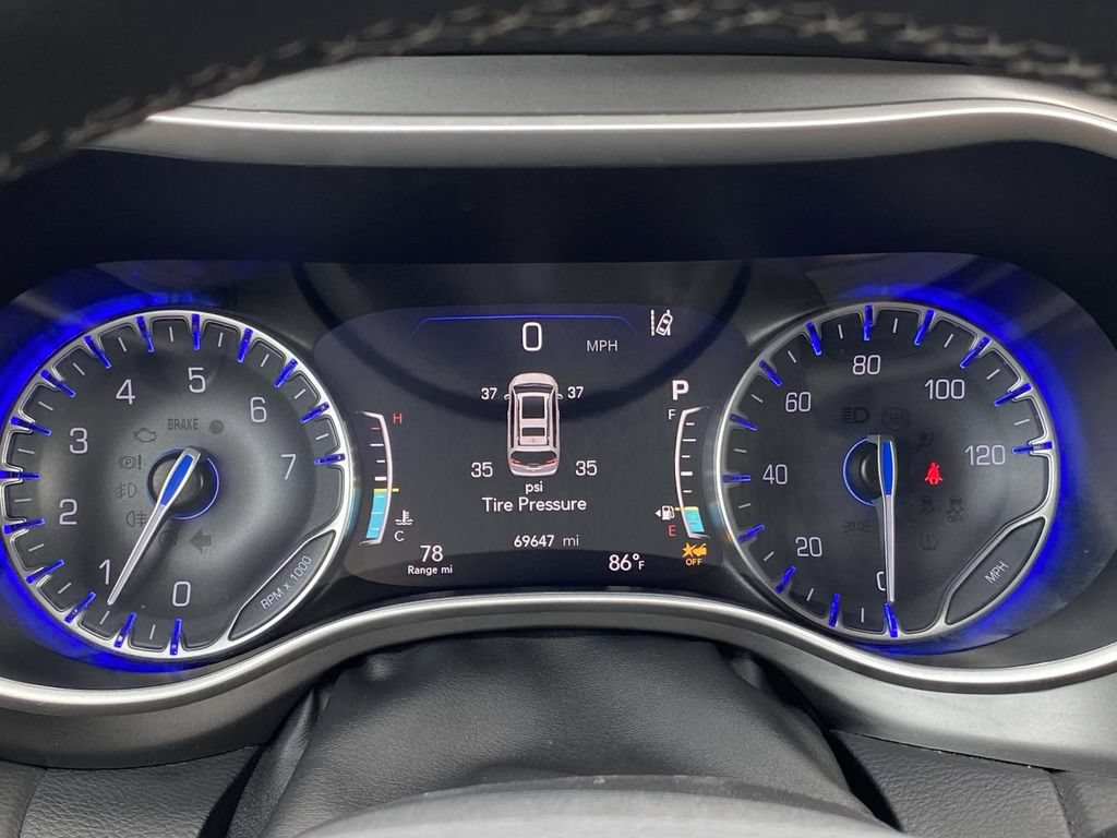 Used 2024 Chrysler Pacifica Touring-L FWD image 24