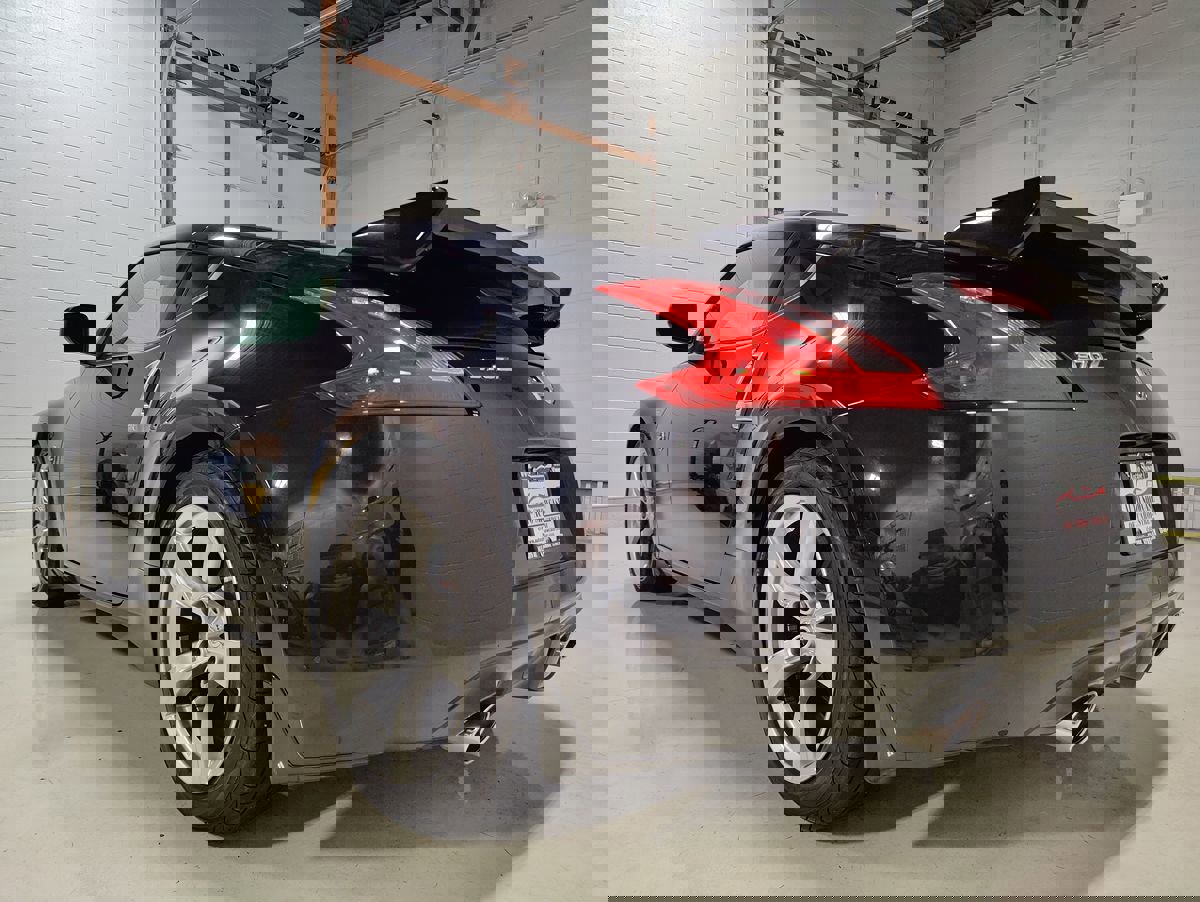 Used 2009 Nissan 370Z Touring image 18