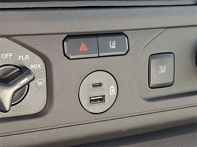 Used 2024 Ford E-450 and Econoline 450 Super Duty w/ Driver's Safety Package image 22