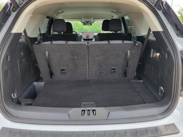 Used 2025 Ford Explorer Active AWD/4WD image 7