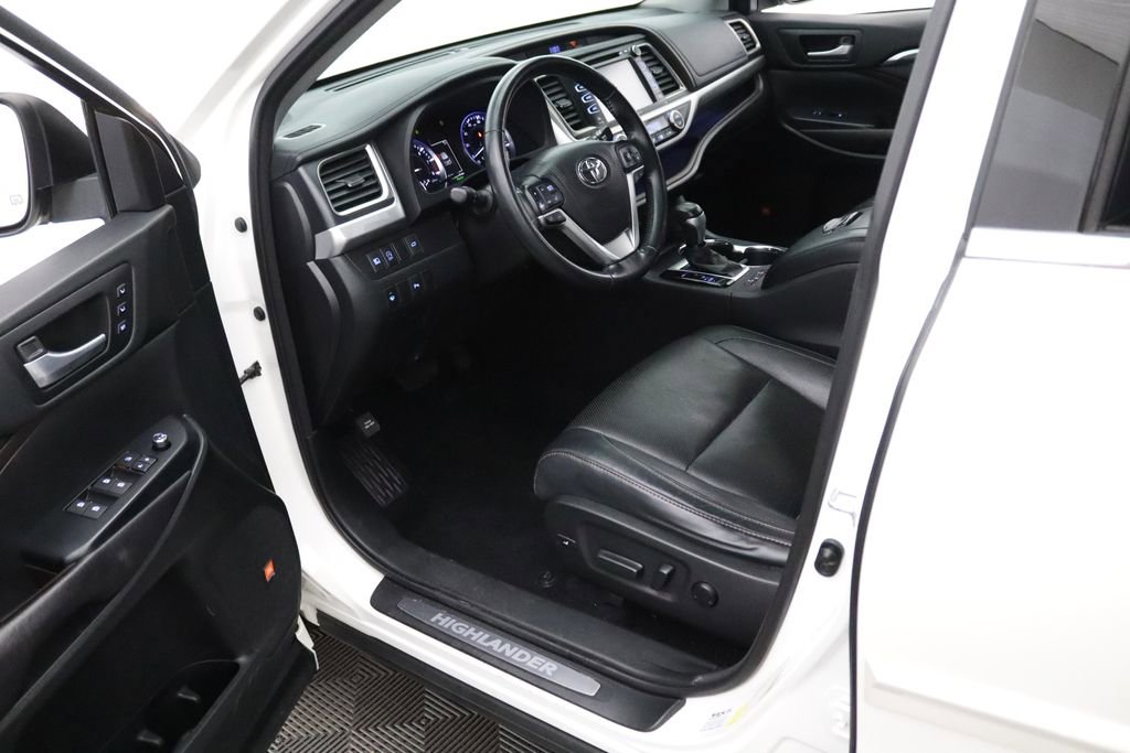 Used 2017 Toyota Highlander Limited AWD/4WD image 17