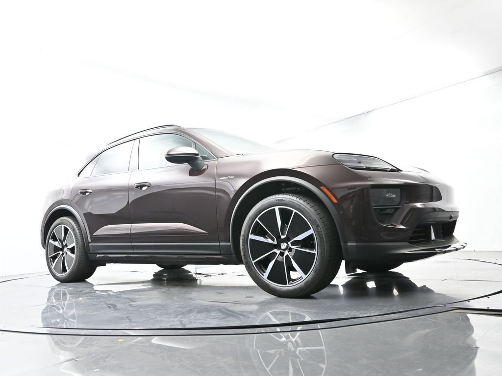 Certified 2025 Porsche Macan Electric image 53