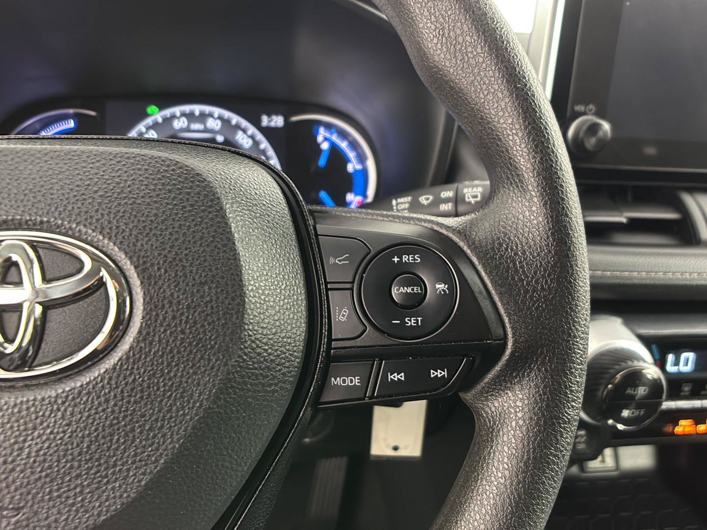 Used 2025 Toyota RAV4 LE AWD/4WD image 28