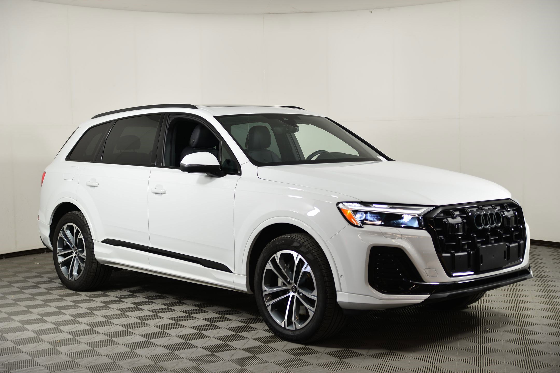 Certified 2025 Audi Q7 2.0T Premium Plus w/ Premium Plus Package image 6