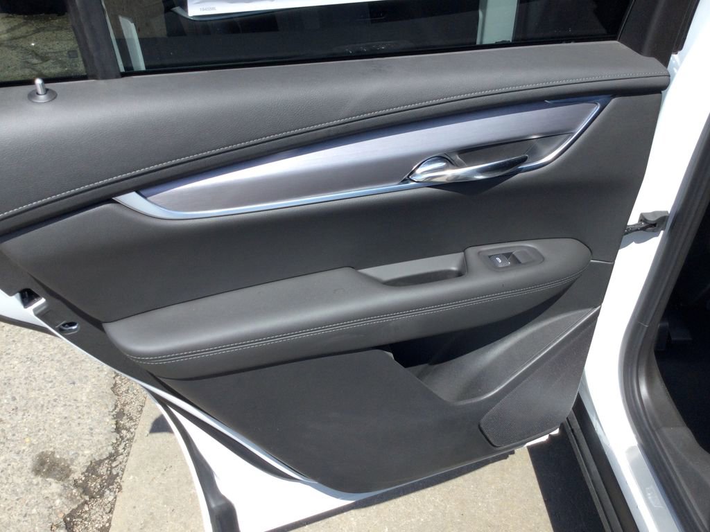 New 2025 Cadillac XT6 Luxury image 13